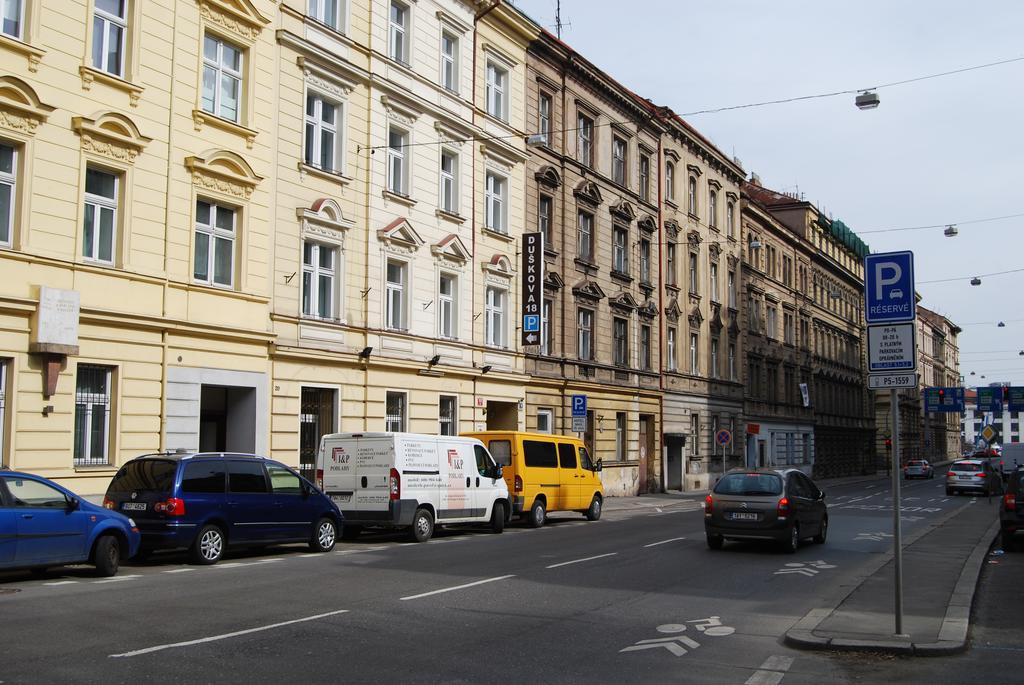 Duskova Apartments Prague Luaran gambar