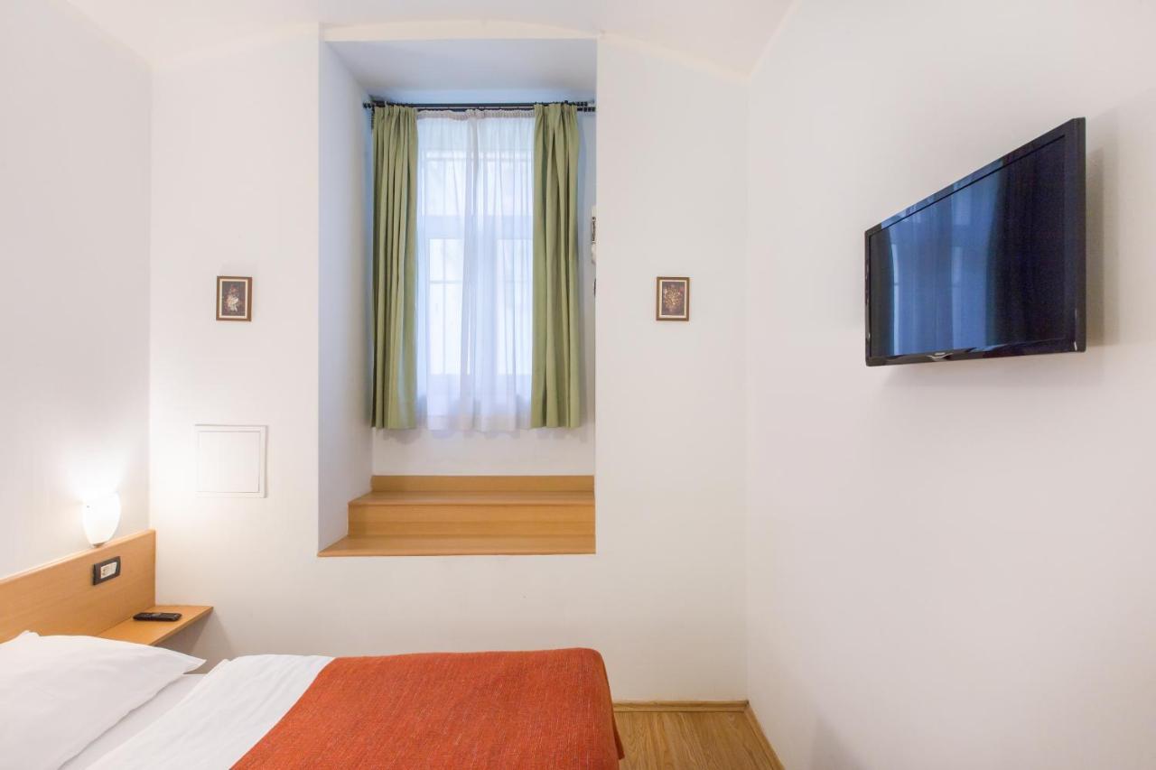 Duskova Apartments Prague Luaran gambar