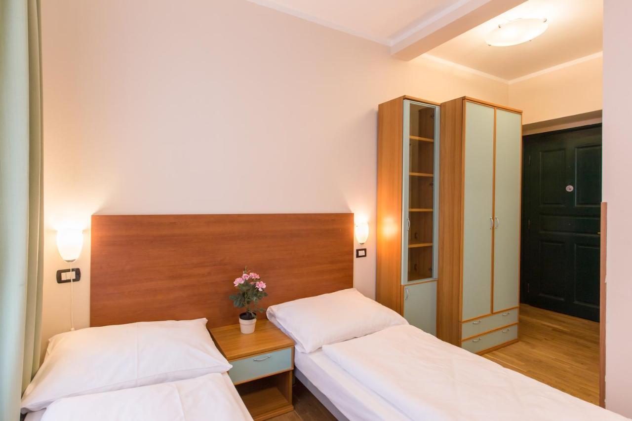 Duskova Apartments Prague Luaran gambar